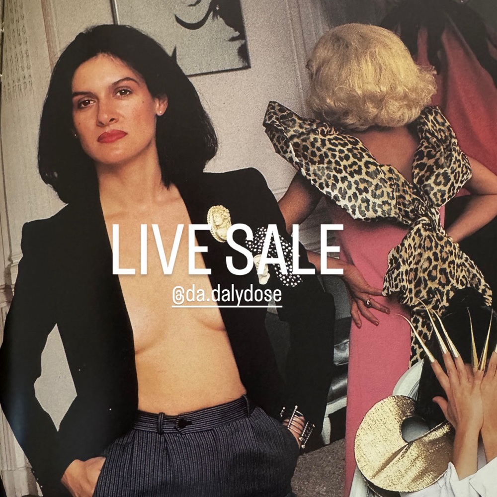 LIKE LISTING TO GET NOTIFIED OF MY UPCOMING LIVE WOMENS VINTAGE SALES